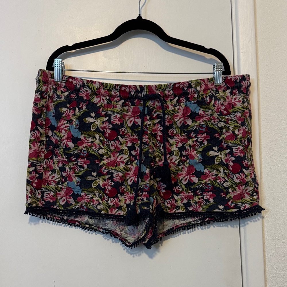 Floral Drawstring Lace Trim Shorts - Navy Background (XL)